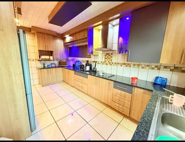 3 BEDROOM HOUSE FOR SALE IN VANDERBIJLPARK CW 5